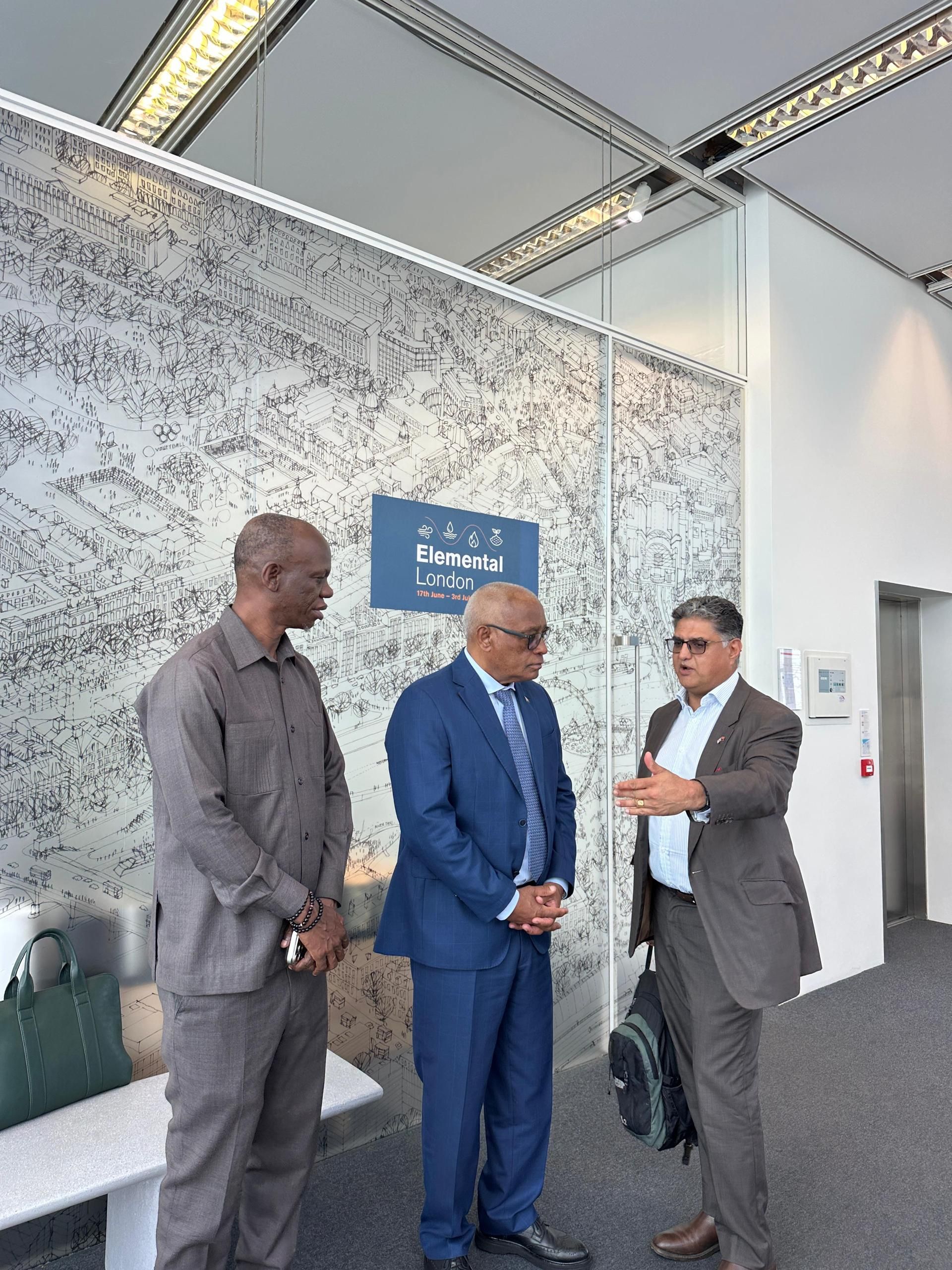 O projecto do Plano Director da Cidade Aeroportuária de Icolo e Bengo “Aerotrópolis” foi hoje apresentado ao Embaixador de  Angola no Reino Unido, José Patrício, que visitou a sede do