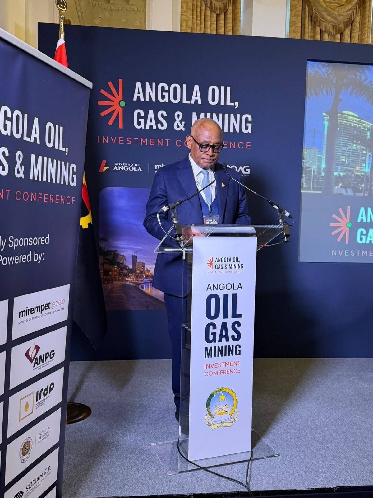 EMBAIXADA DE ANGOLA NO REINO UNIDO DA GRÃ- BRETANHA, IRLANDA DO NORTE E IRLANDA
