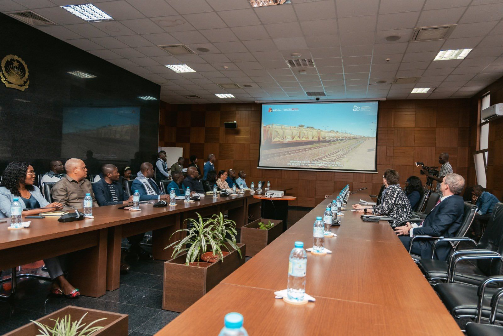 GOVERNO DO HUAMBO E EMBAIXADA DOS EUA IDENTIFICAM NOVAS OPORTUNIDADES DE INVESTIMENTOS E COOPERAÇÃO