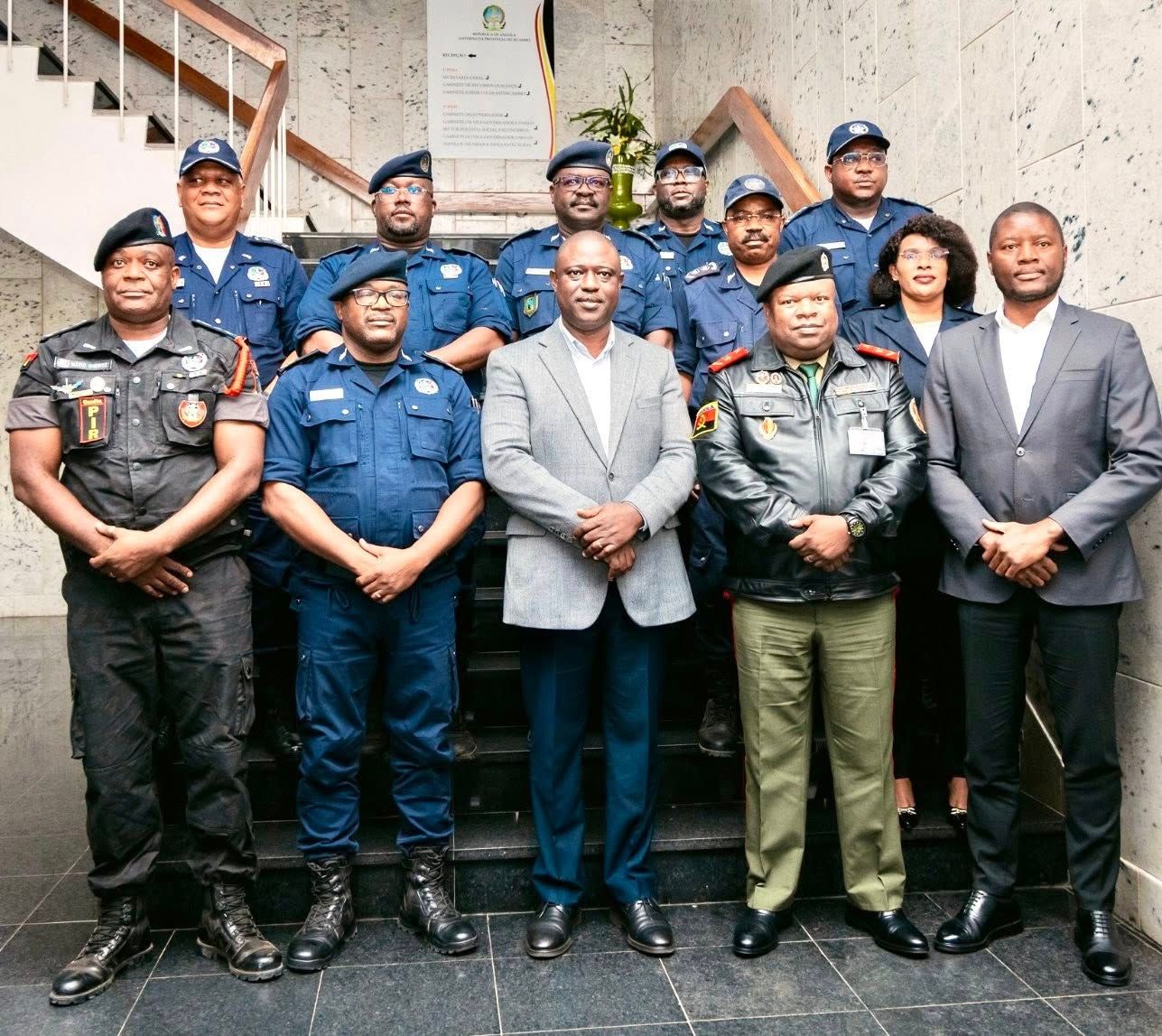 GOVERNADOR DO HUAMBO RECEBE EM CORTESIA COMANDANTE-GERAL DA POLÍCIA NACIONAL