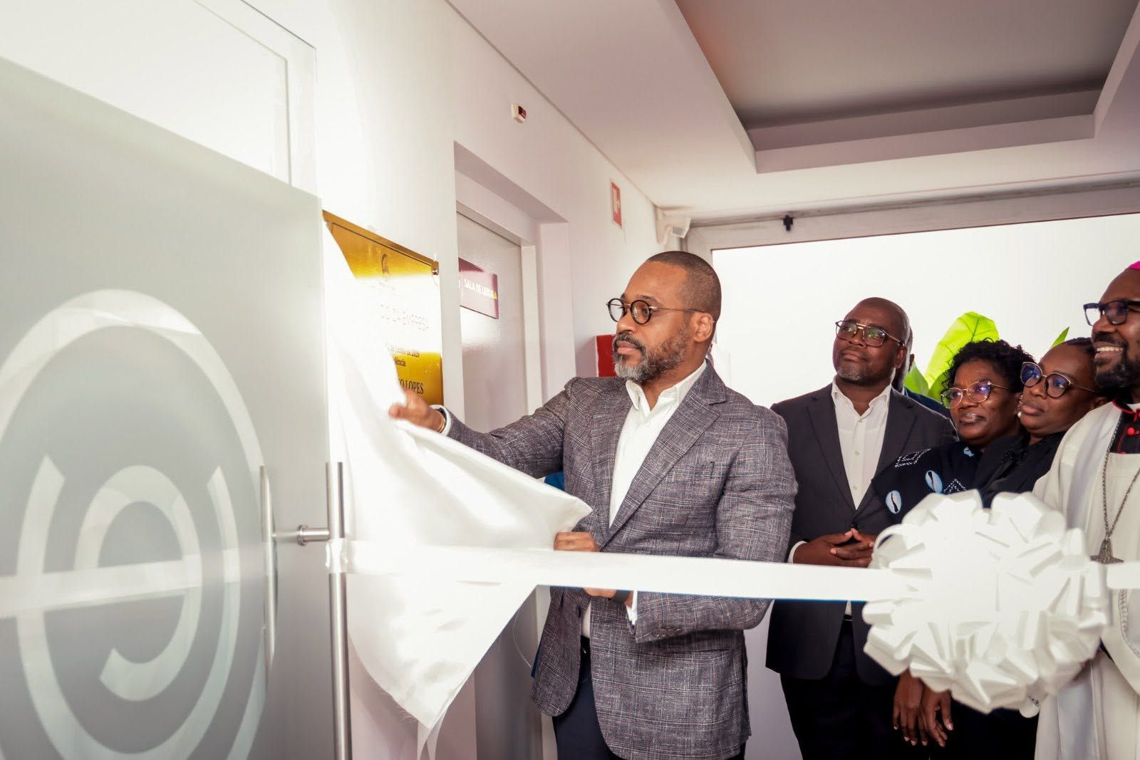 MINISTRO DA JUSTIÇA E DOS DIREITOS HUMANOS INAUGURA NO HUAMBO GUICHÉ ÚNICO DA EMPRESA