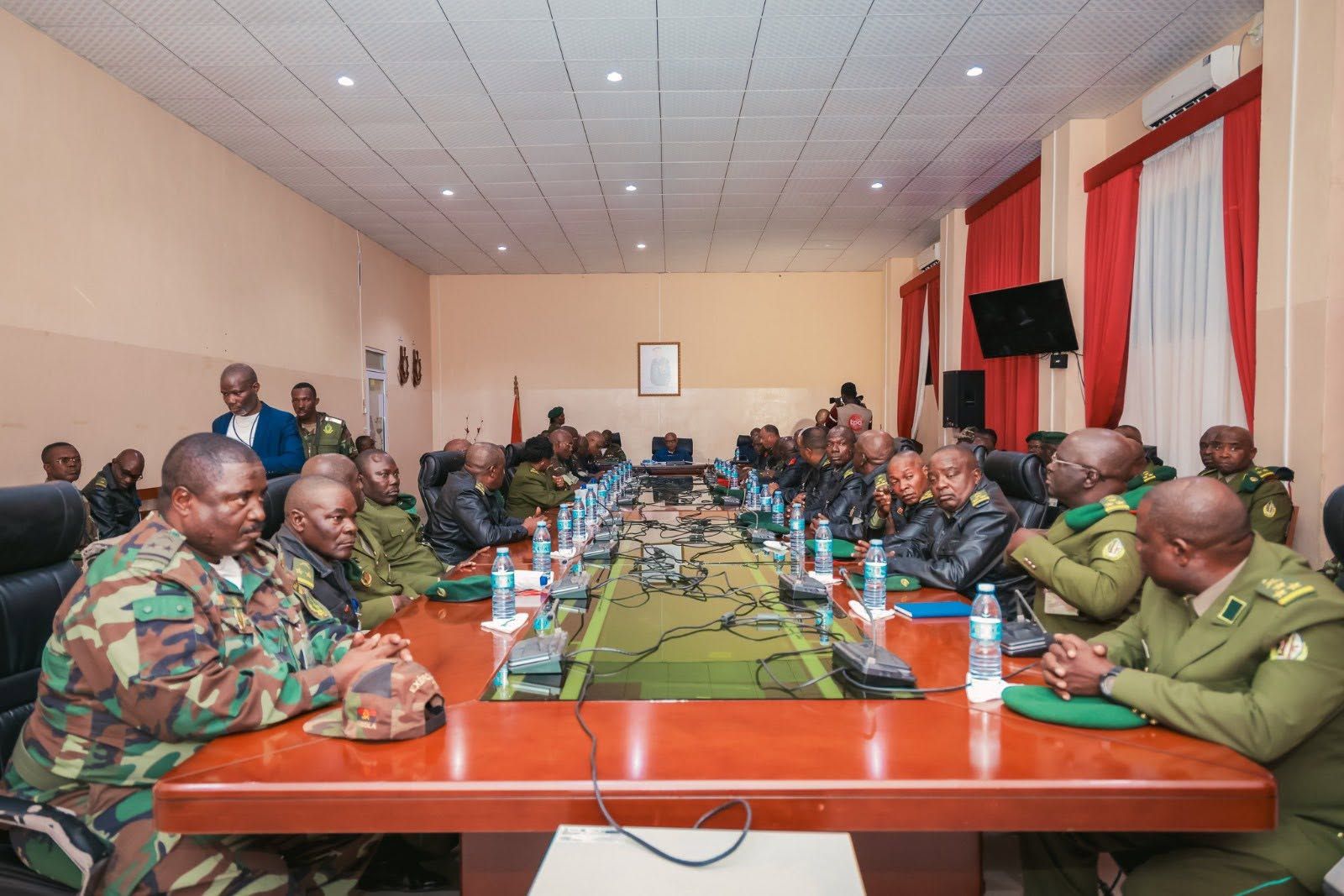 MINISTRO DA DEFESA NACIONAL AVALIA CAPACIDADE OPERACIONAL DAS UNIDADES MILITARES NO HUAMBO