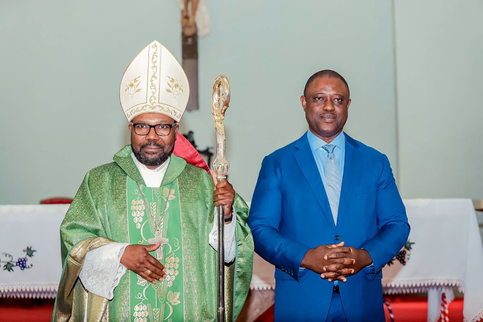 GOVERNADOR PEREIRA ALFREDO ACOMPANHA SANTA MISSA NA SÉ CATEDRAL