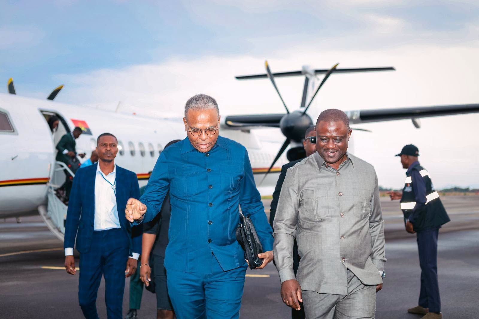 MINISTRO DA INDÚSTRIA E COMÉRCIO TRABALHA NO HUAMBO