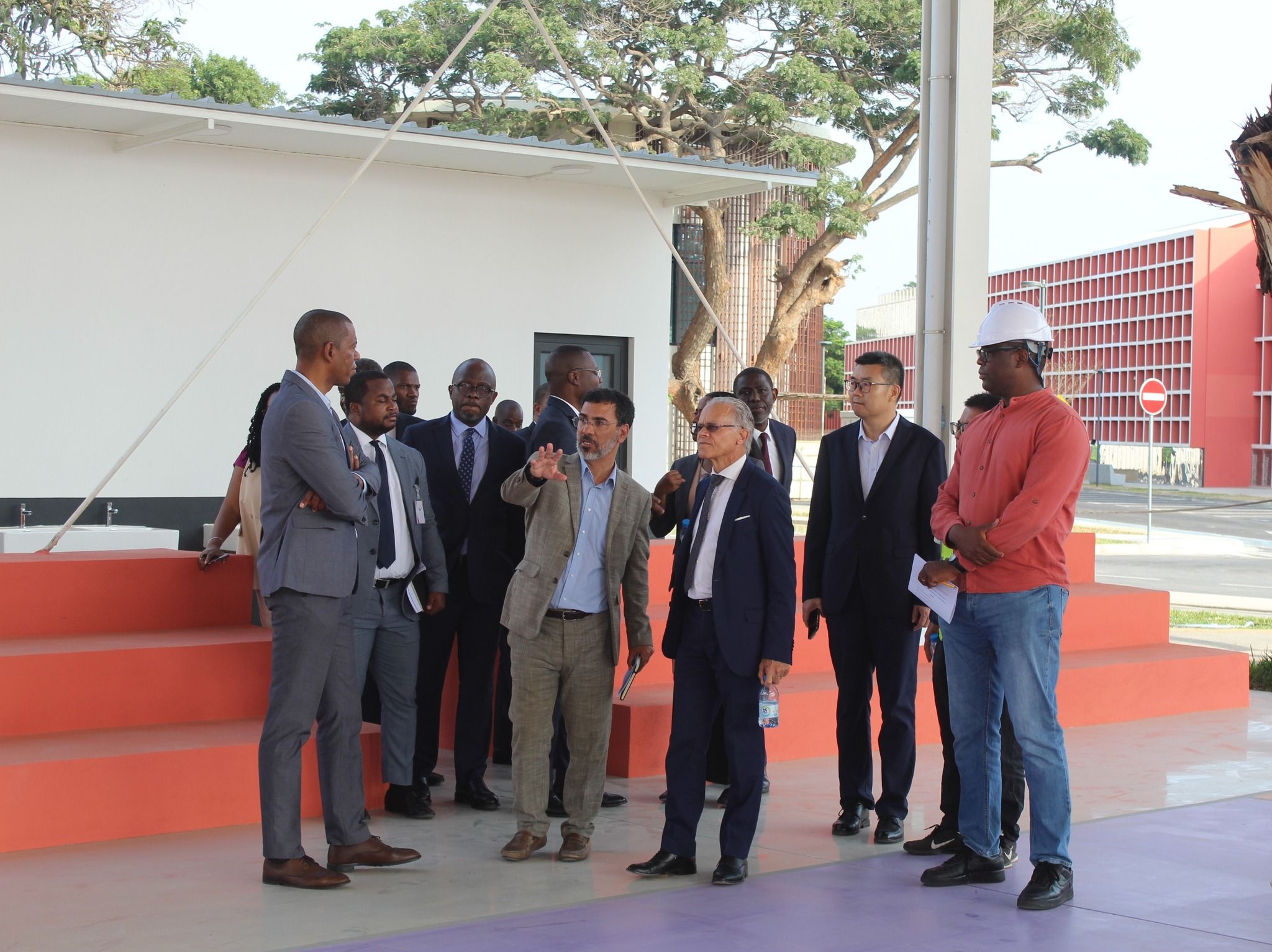 SECRETÁRIO DO PRESIDENTE DA REPUBLICA PARA OS ASSUNTOS ECONÓMICOS VISITA LuandaTec