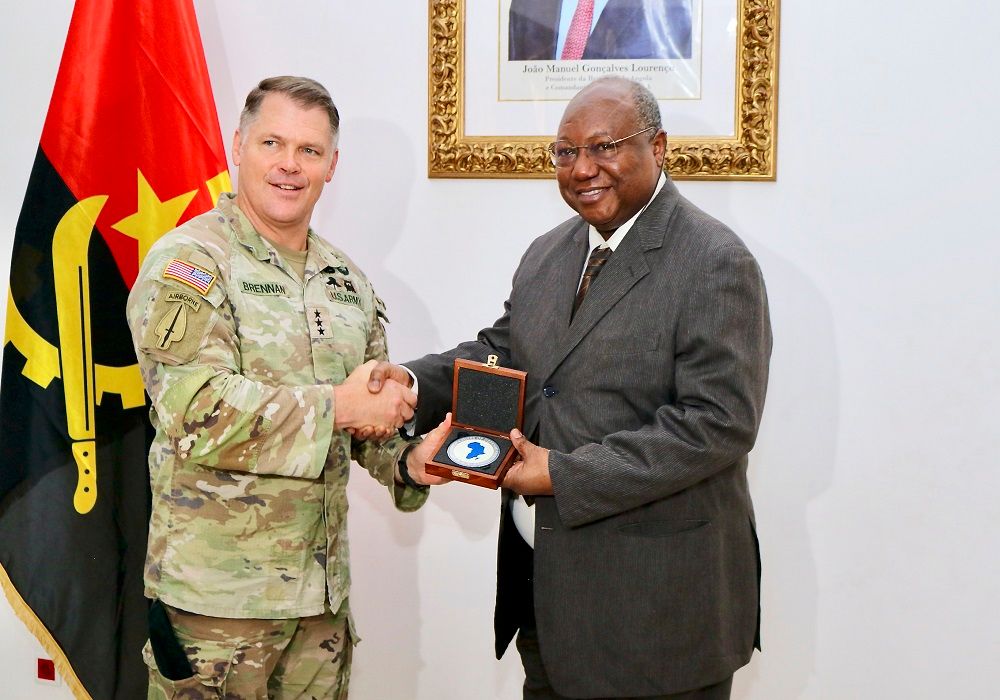 2º Comandante do Comando dos EUA para  AFRICOM recebido no MINDENACVP