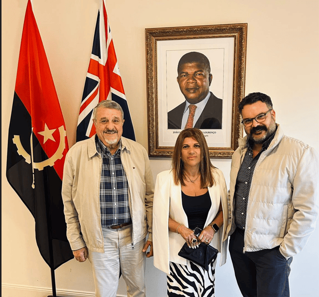 CIDADÃOS ANGOLANOS VISITAM EMBAIXADA E RESIDÊNCIA OFICIAL EM CAMBERRA