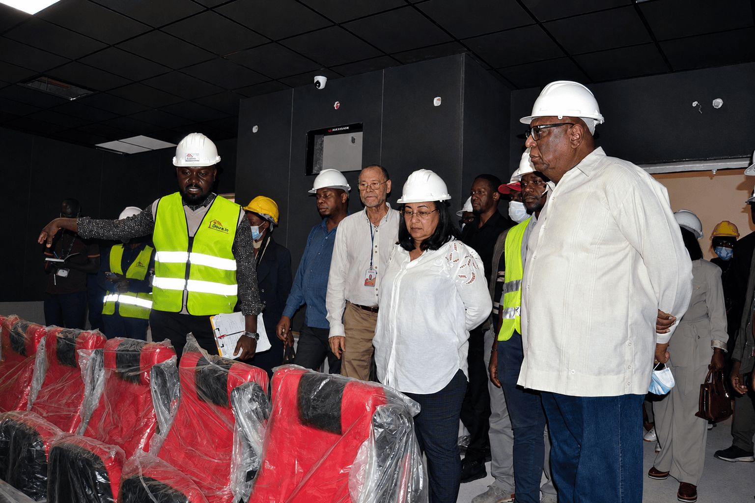 MINISTRO DA CULTURA VISITA FUTURA CINEMATECA NACIONAL DE ANGOLA
