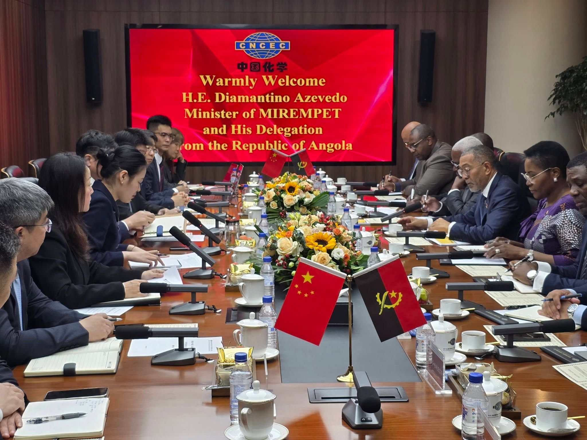/uploads/Cooperacao_Angola_e_China2_e12819c6ec.jpg