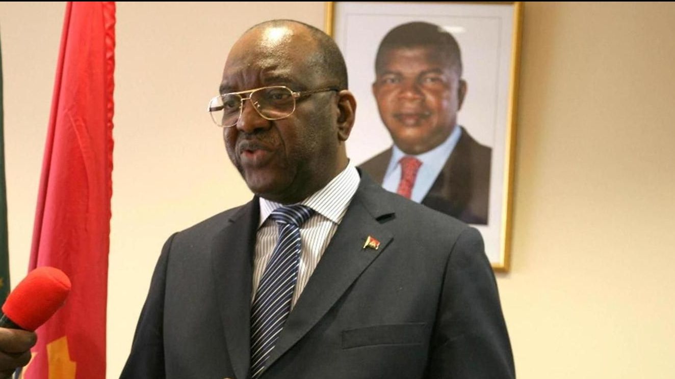 /uploads/Embaixador_de_Angola_no_Gabao_9b76148dfe.jpg