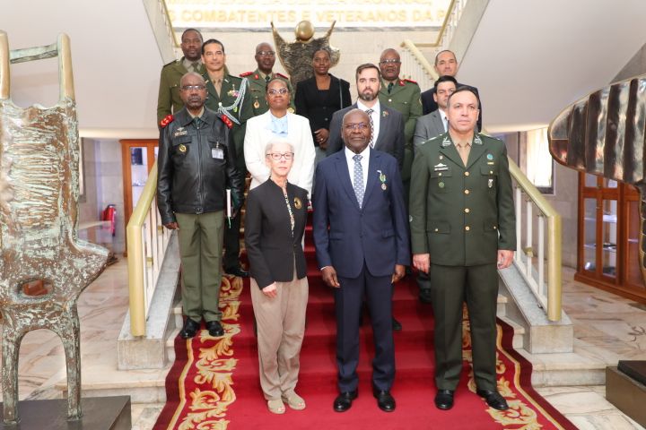 Ministro recebe em audiência a embaixadora  do Brasil em Angola