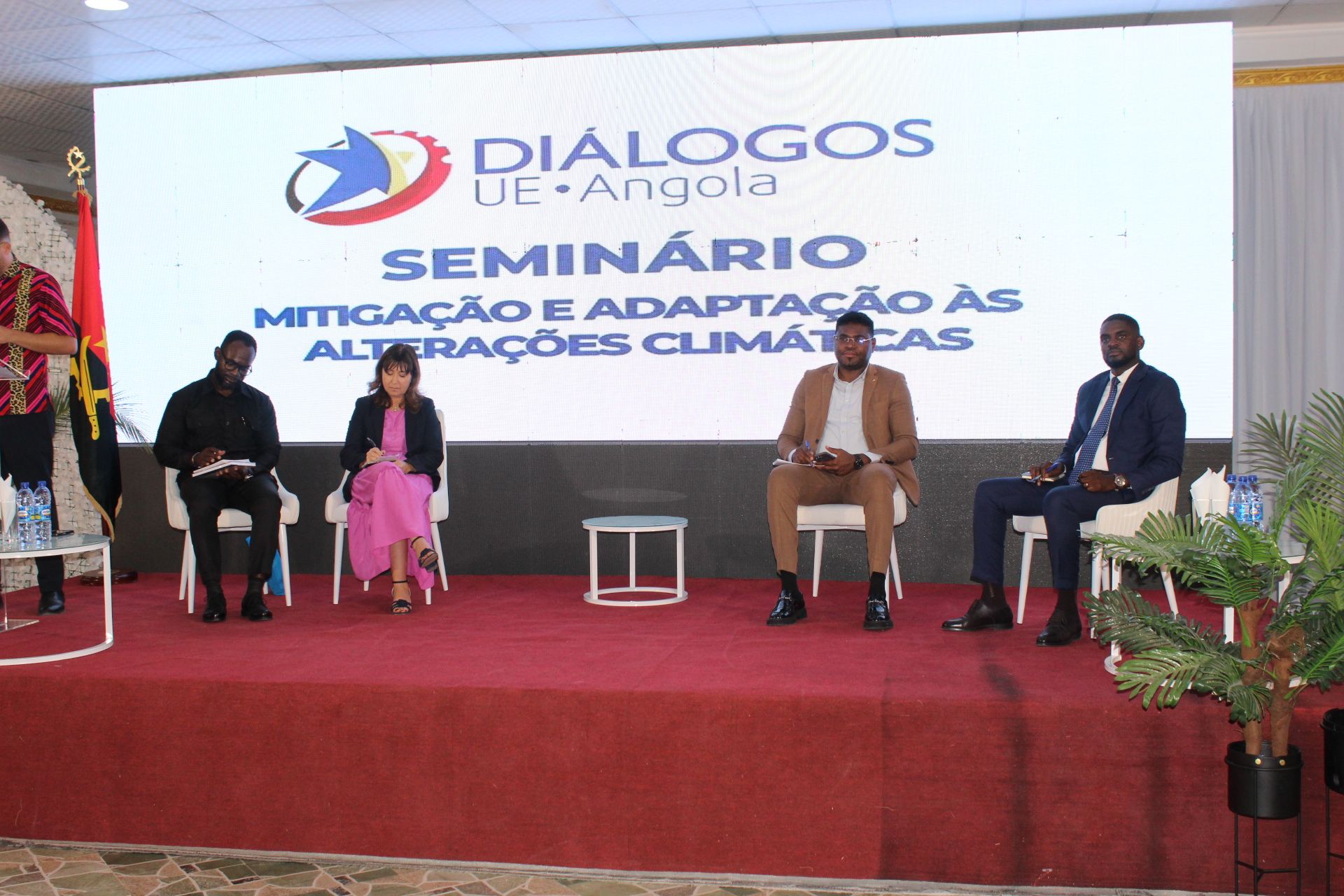 CENTRO DE ECOLOGIA TROPICAL E ALTERAÇÕES CLIMÁTICAS ( CETAC) PARTICIPA NO SEMINÁRIO SOBRE MITIGAÇÃO E ADAPTAÇÃO ÀS ALTERAÇÕES CLIMÁTICAS.