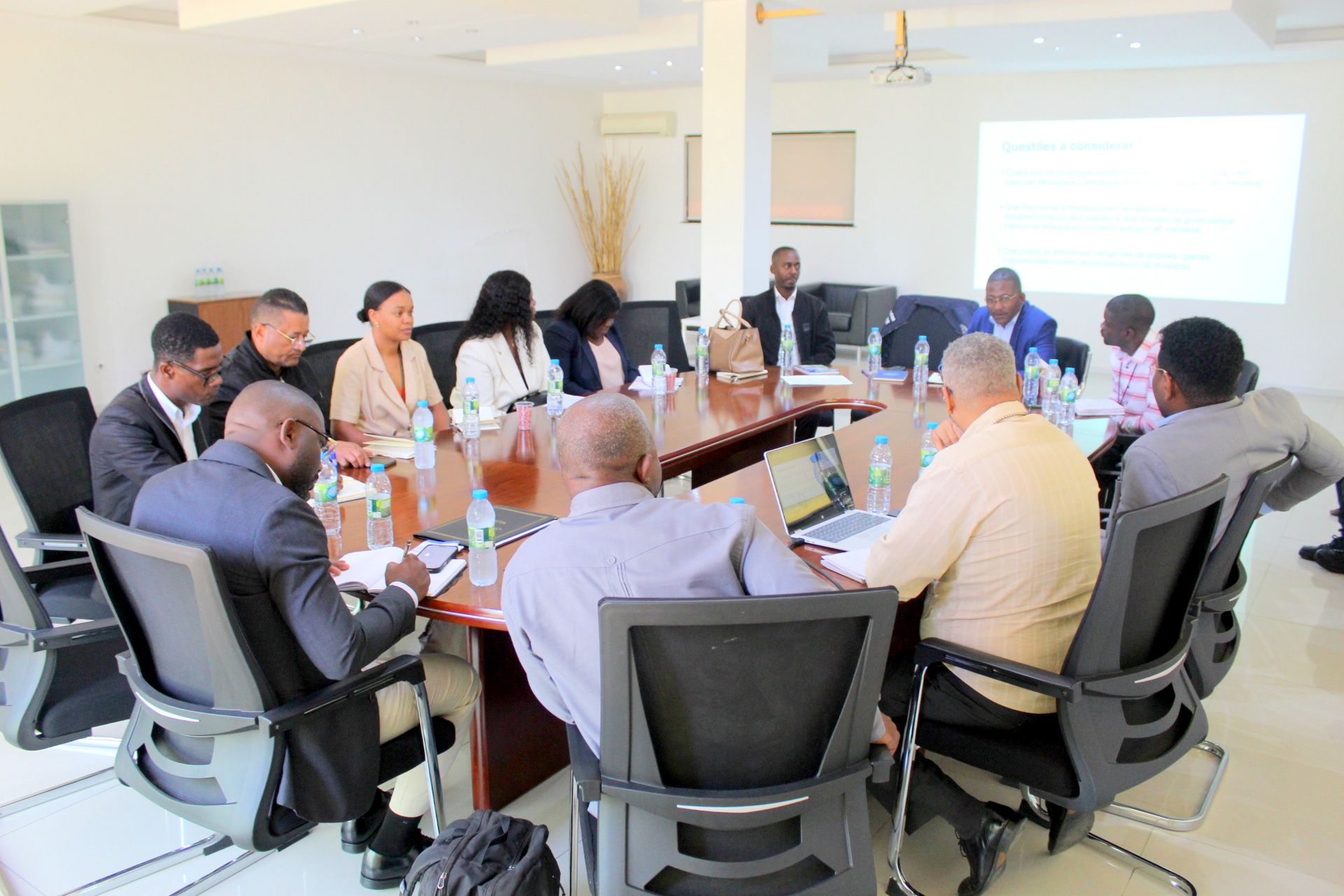 CETAC acolhe Mesa Redonda sobre o Reforço do Diálogo em torno das Florestas de Miombo.