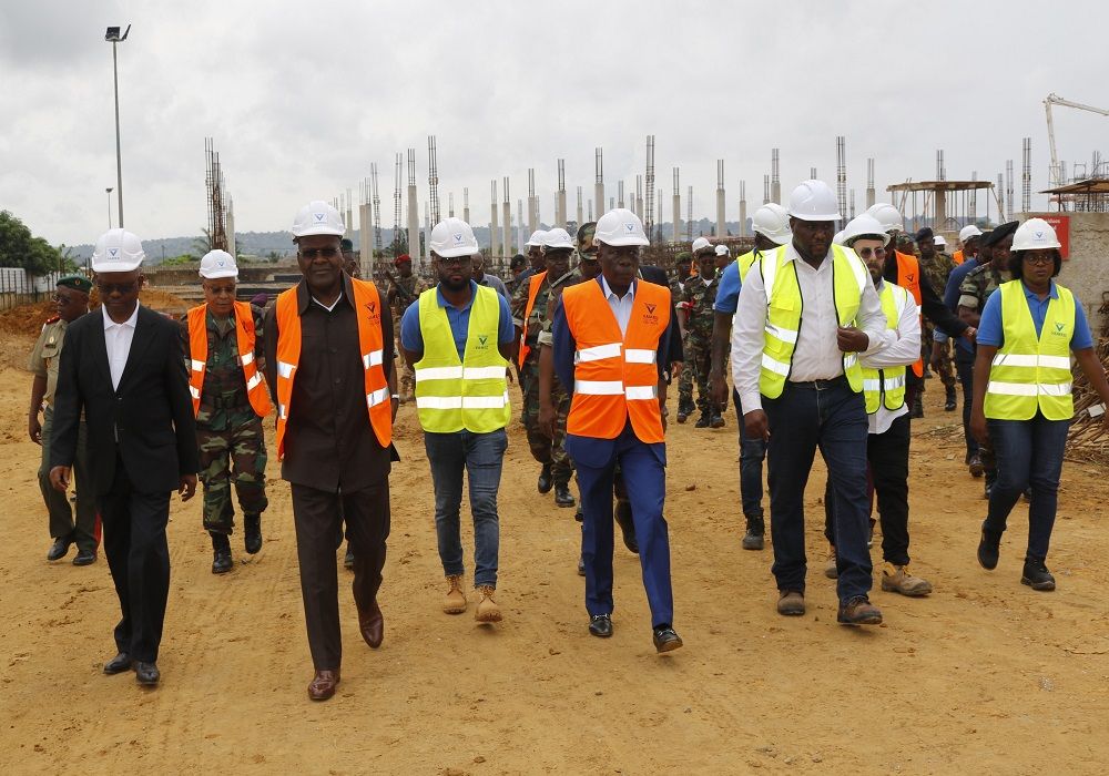 MINISTRO LIBERDADE CONSTATA OBRAS DO HOSPITAL MILITAR REGIONAL DE CABINDA