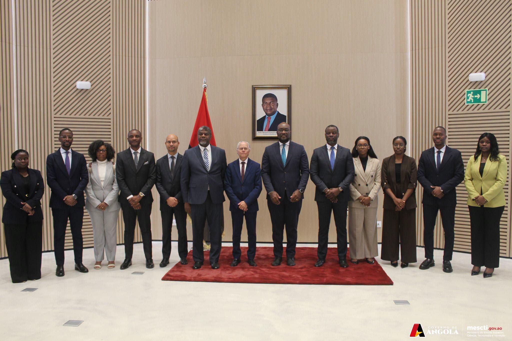 SECRETÁRIO DE ESTADO  PARA O ENSINO SUPERIOR CONFERE POSSE AOS ÓRGÃOS DE GESTÃO DO PARQUE DE CIÊNCIA E TECNOLOGIA DE LUANDA