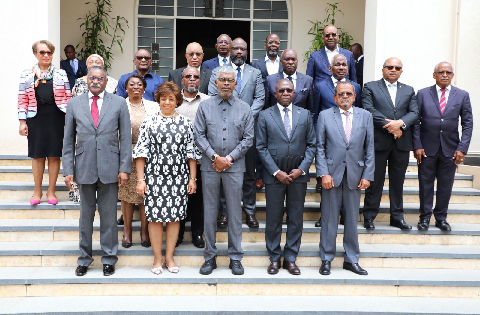 Embaixador António Luvualu de Carvalho, participa em reunião informativa com Chefes das Missões Diplomáticas e Cônsules de Angola