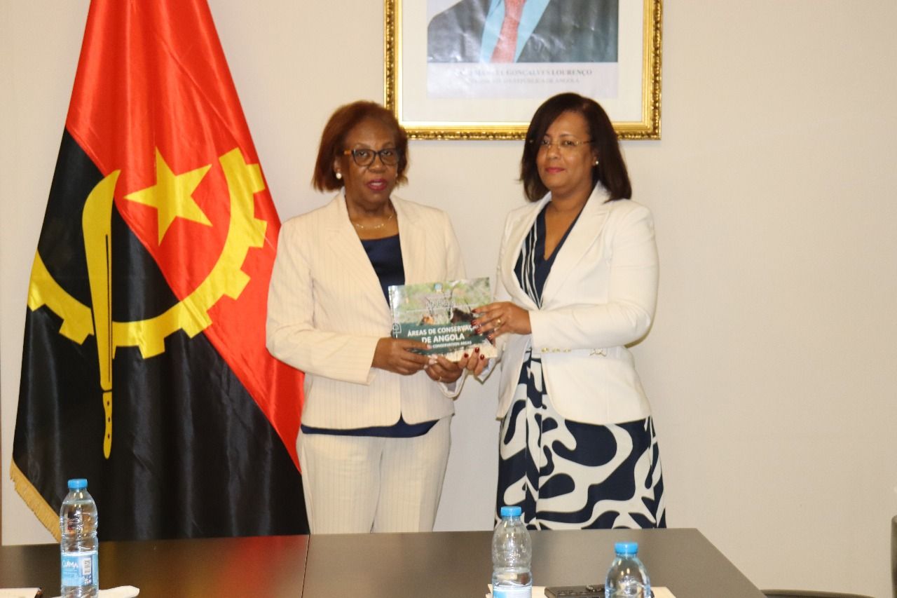 ENCONTRO ENTRE MINISTRA DO AMBIENTE E EMBAIXADORA DE ANGOLA NA UNESCO