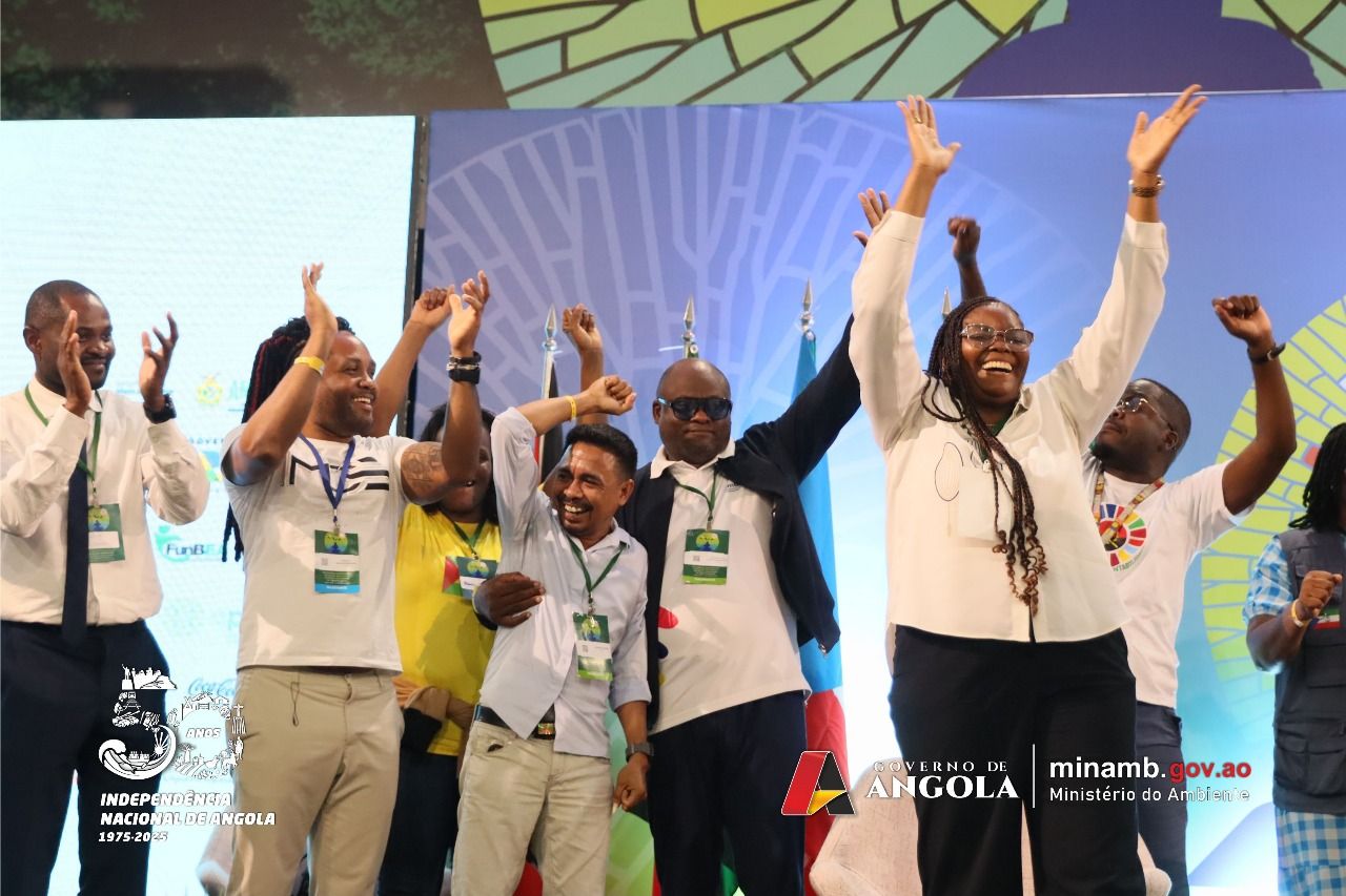 ANGOLA PALCO DO IX CONGRESSO INTERNACIONAL DE EDUCAÇÃO AMBIENTAL DA CPLP EM 2029