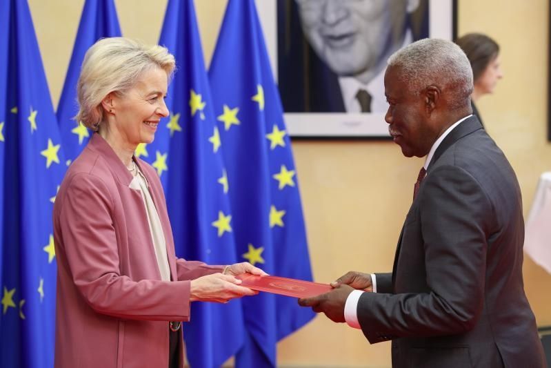 Embaixador de Angola entrega cartas Credênciais à União Europeia