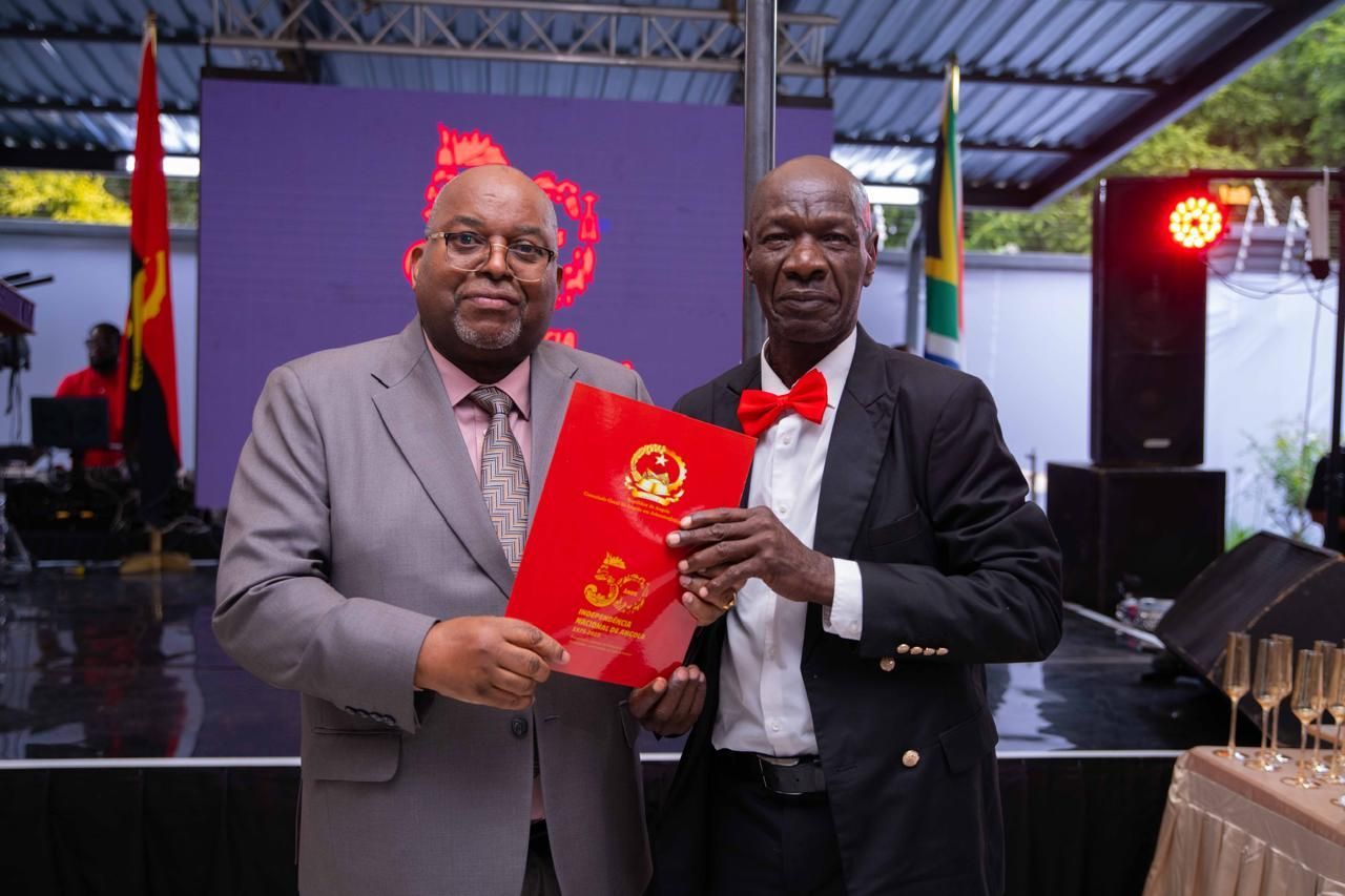 ACTO DE ENTREGA DE DIPLOMAS DE MÉRITO NA COMUNIDADE EM JOANESBURGO ALUSIVO AO 50º ANIVERSÁRIO DA INDEPENDÊNCIA DE ANGOLA