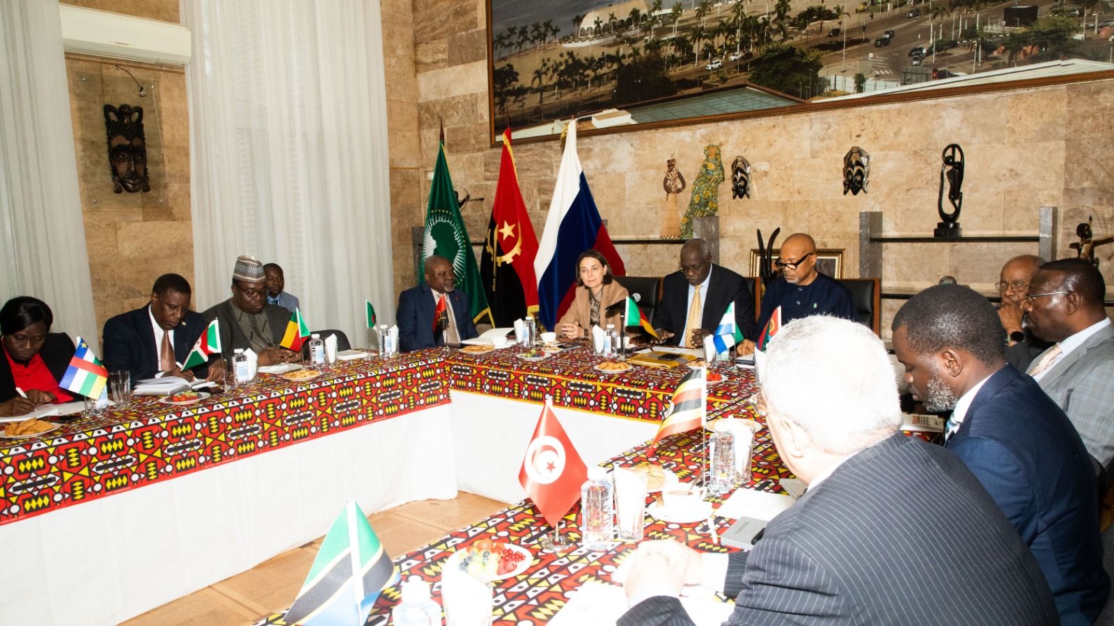 Embaixadores Africanos em Moscovo planificam 2026 no Salão Nobre de Angola