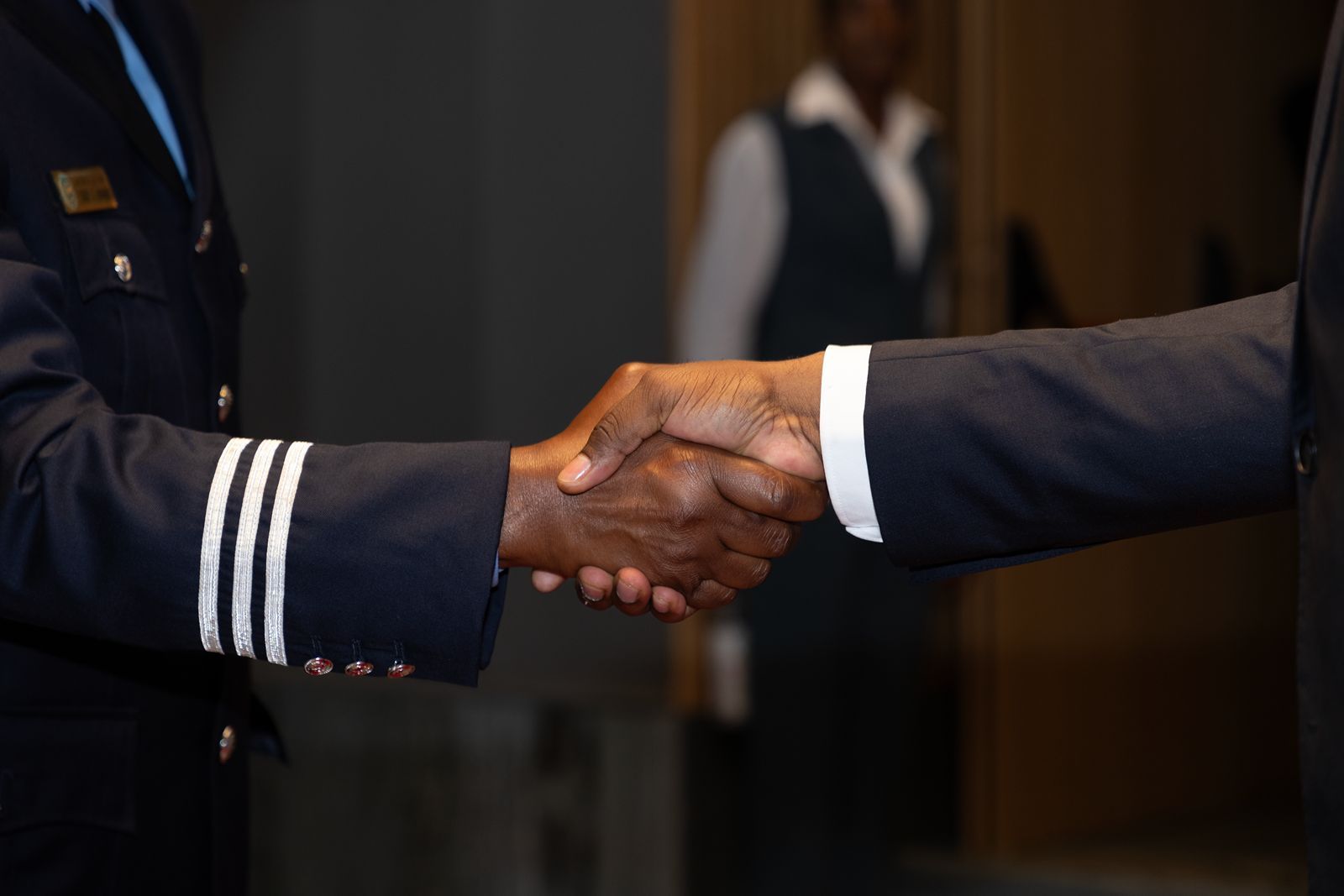 CUMPRIMENTOS DE ANO NOVO: UM ANO DE DESAFIOS E PERSPECTIVAS