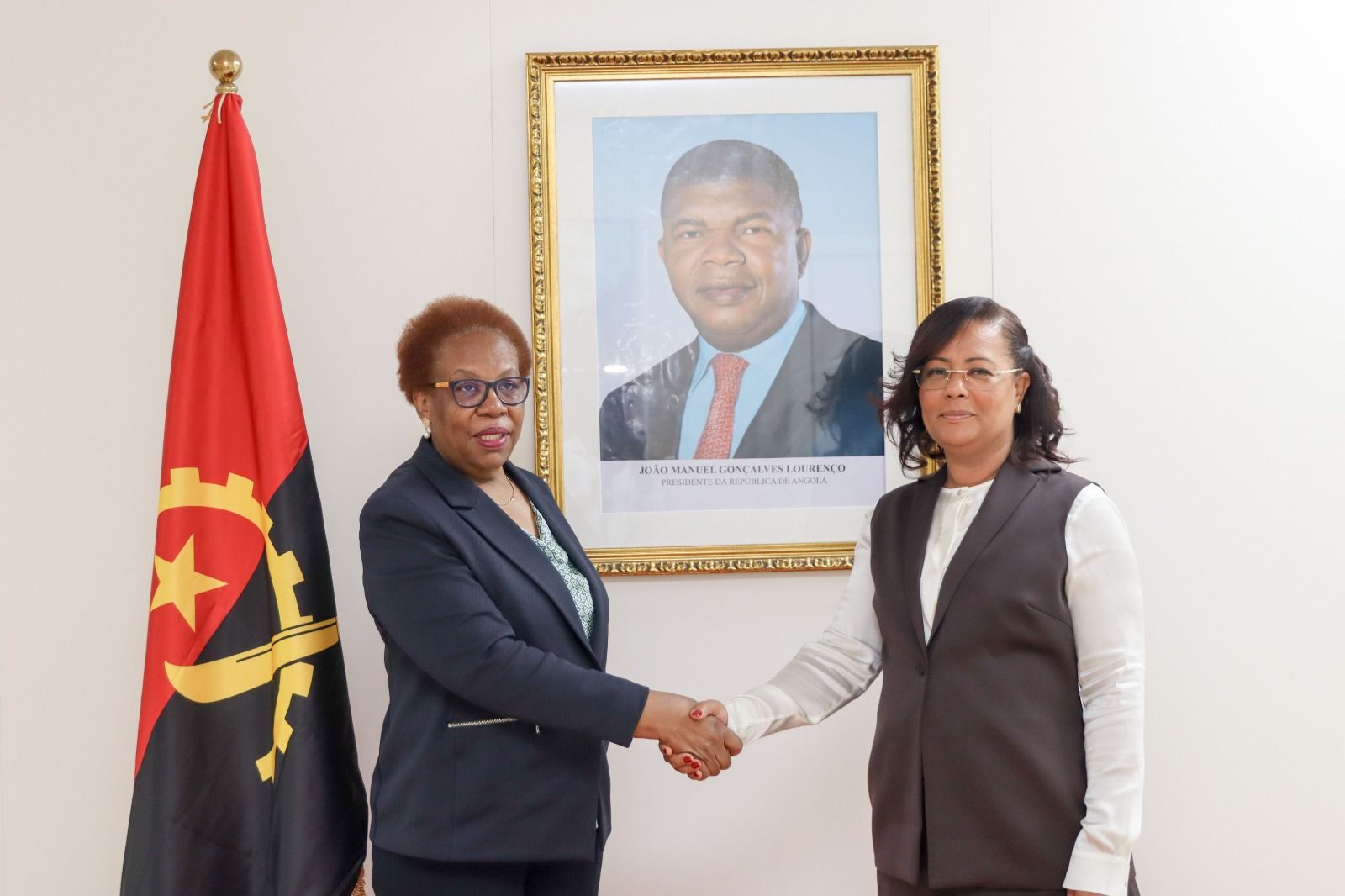 ENCONTRO ENTRE MINISTRA DO AMBIENTE E DELEGADA DA UNESCO DISCUTE A PRIMEIRA RESERVA DA BIOSFERA DA QUIÇAMA.