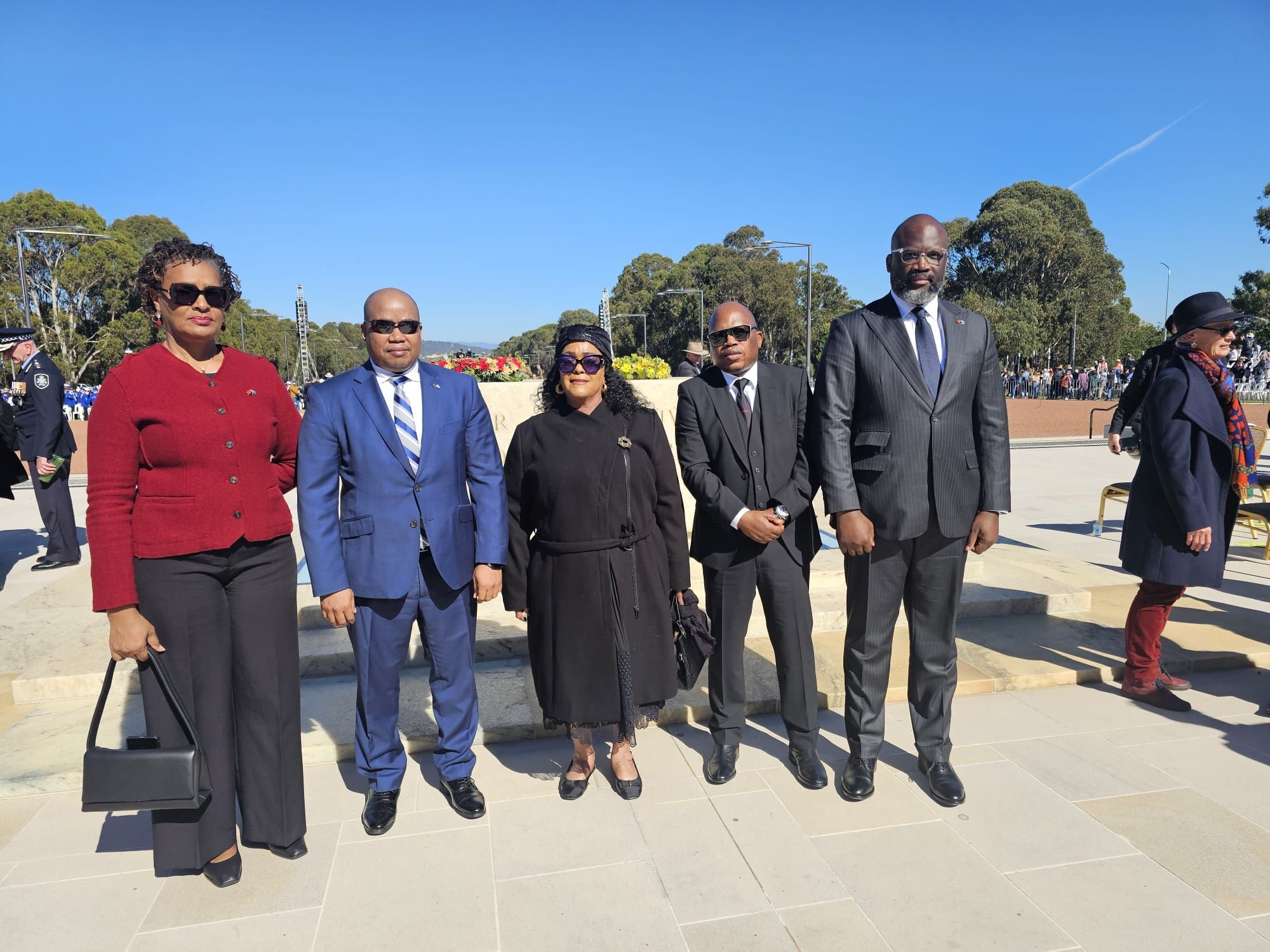 CORPO DIPLOMÁTICO AFRICANO ACREDITADO NA AUSTRÁLIA, PARTICIPA DAS CELEBRAÇÕES DO 111° ANIVERSÁRIO DO ANZAC DAY, NA CIDADE DE CAMBERRA 
