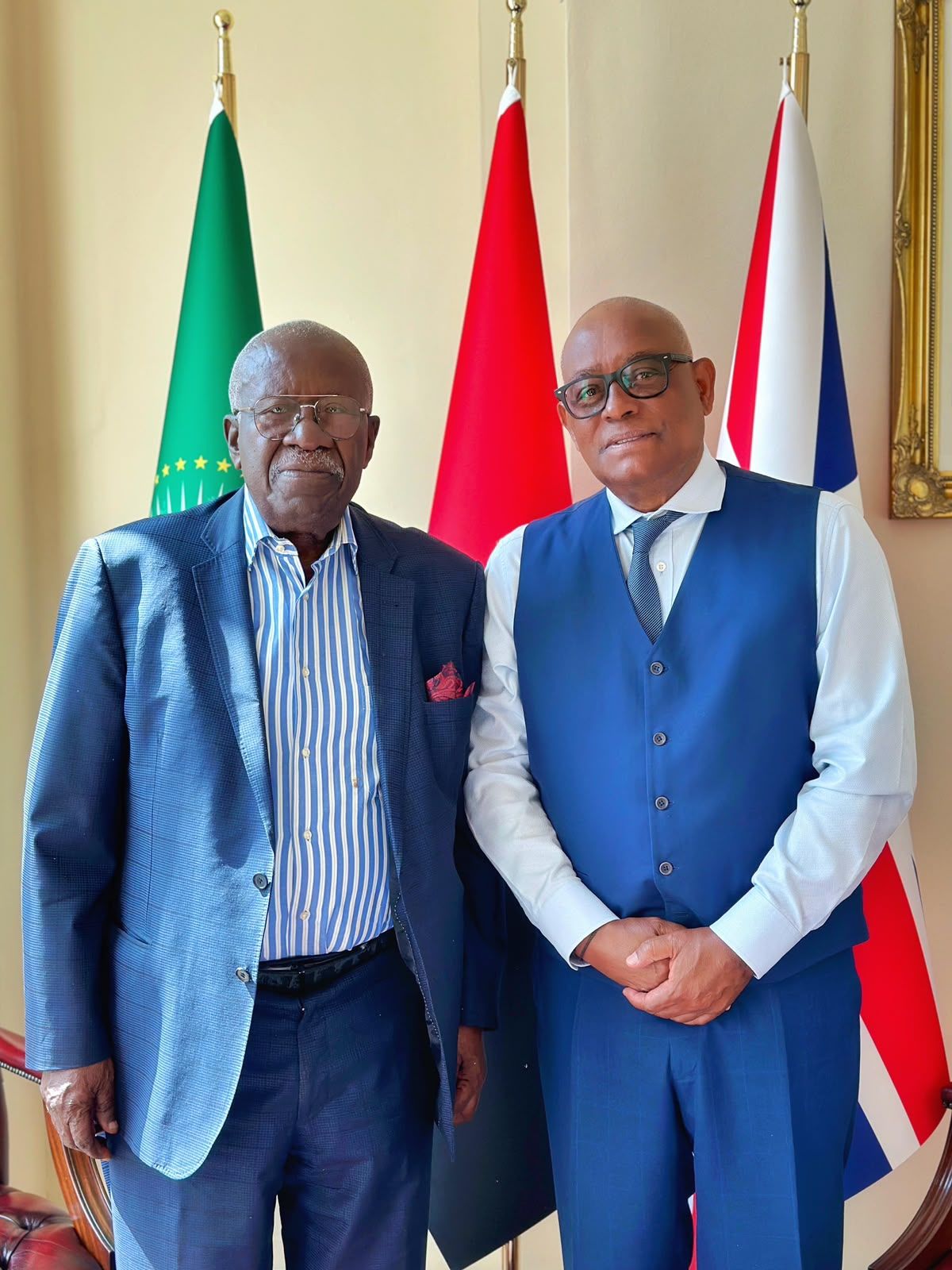 DECANO DOS EMBAIXADORES ANGOLANOS RECEBIDO PELO CHEFE DA MISSÃO DIPLOMÁTICA EM LONDRES