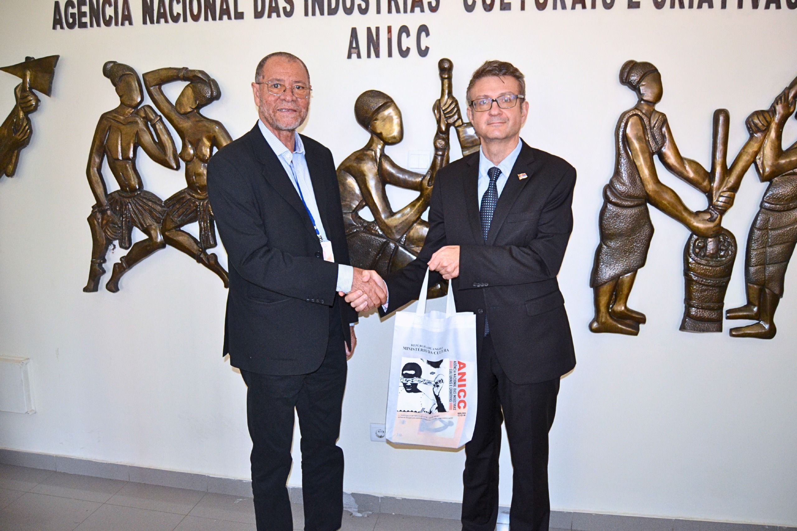 ANICC RECEBE EMBAIXADOR DA SÉRVIA EM ANGOLA