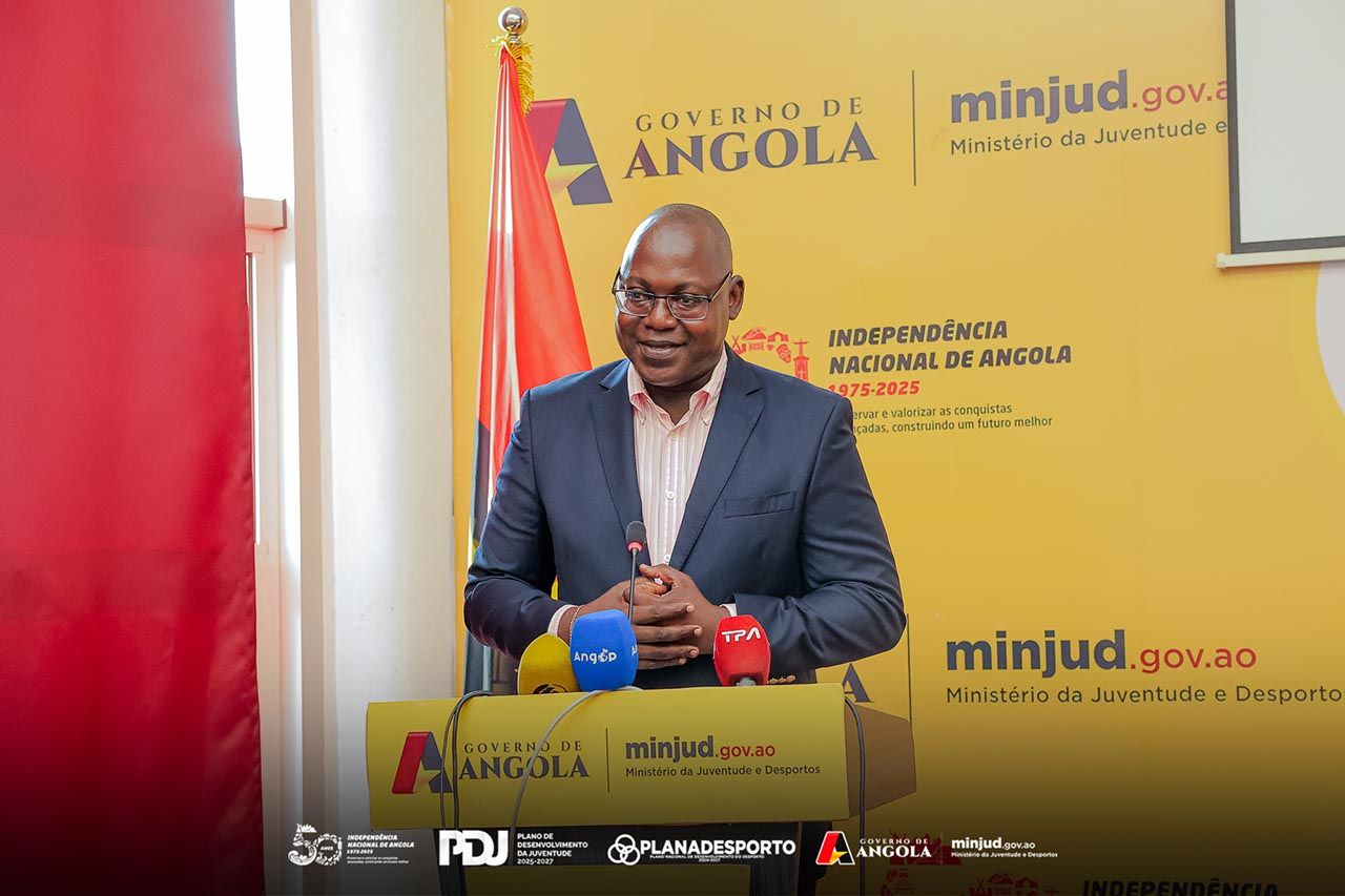 Entrega da Bandeira a Selação de Karaté