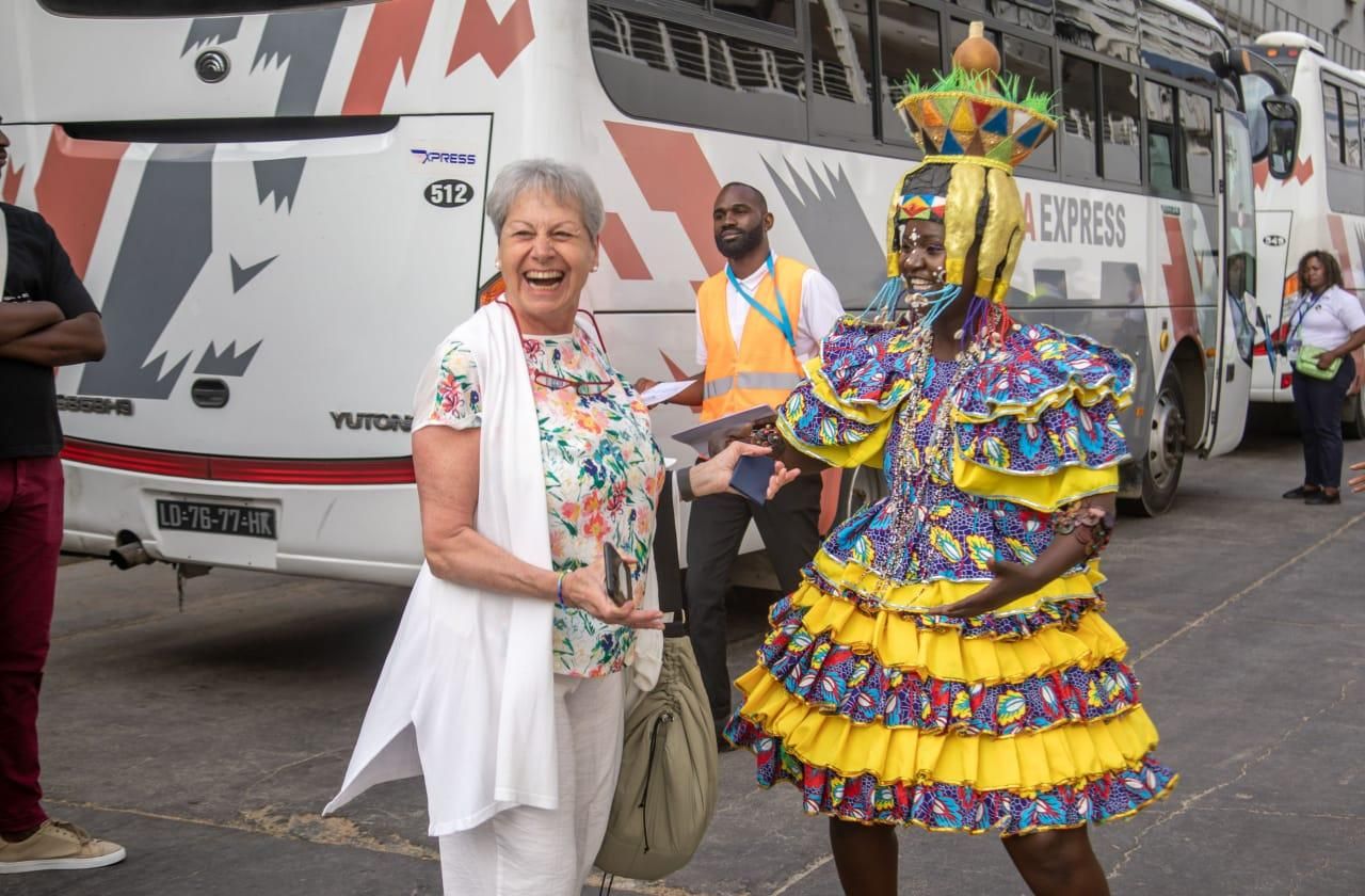 Navio De Cruzeiro Com 593 Turistas Atraca No Porto De Luanda
