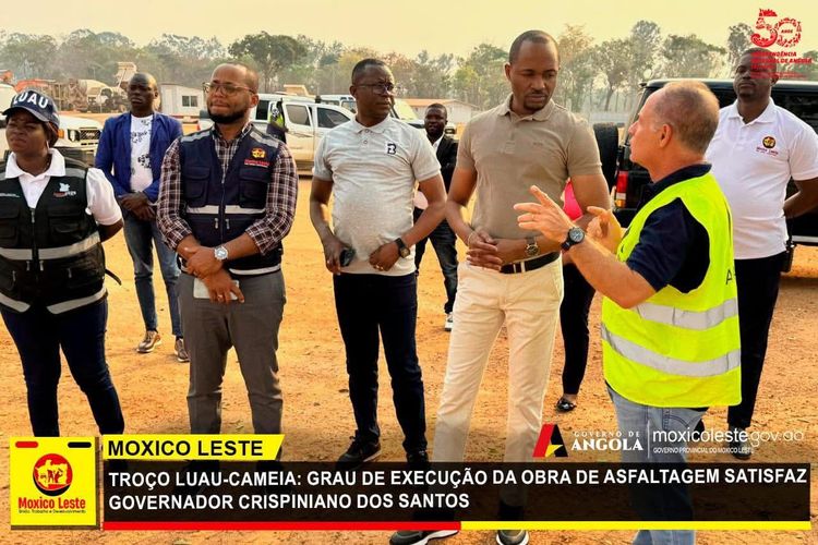 Obras de asfaltagem em curso na Estrada Nacional 250, no troço que liga os municípios do Luau e da Cameia.