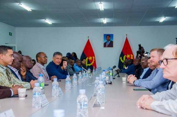 OBRAS DE CACULO CABAÇA