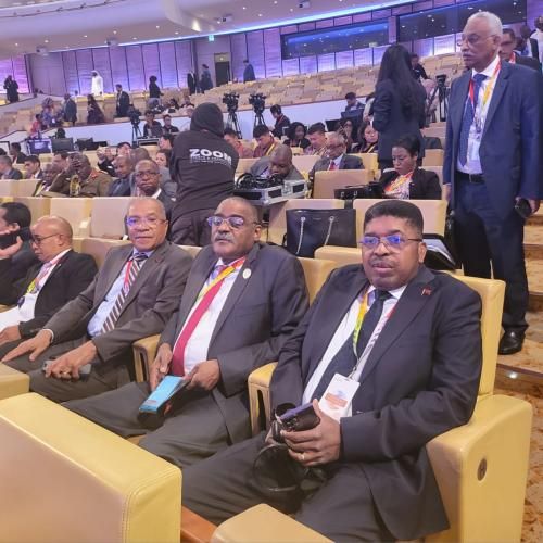 Visita da Vice-Presidente da República de Angola a Embaixada de Angola no Qatar